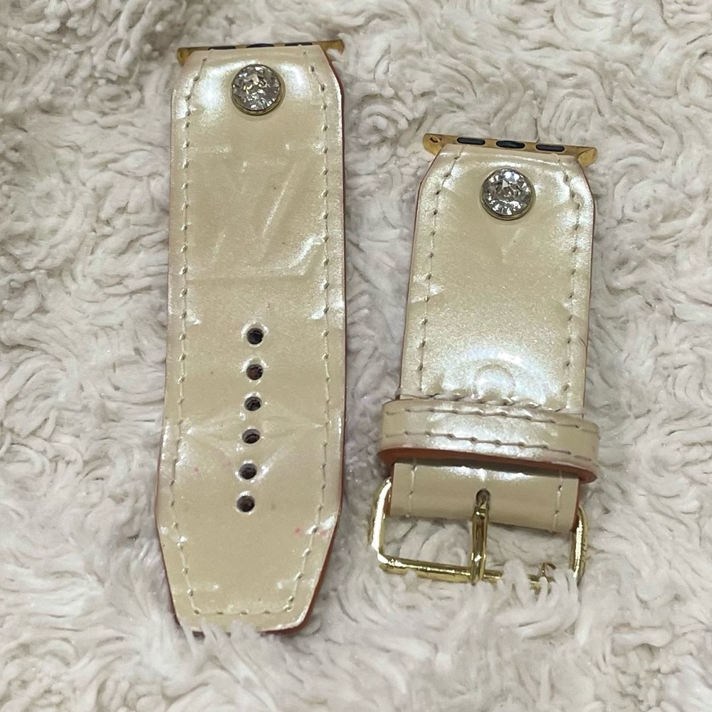 Crème brûlée upcycled LV Perle monogram Vernis Apple Watch band